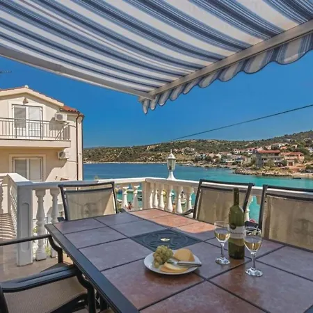 Appartamento Ivan With Balcony And Sea View A1